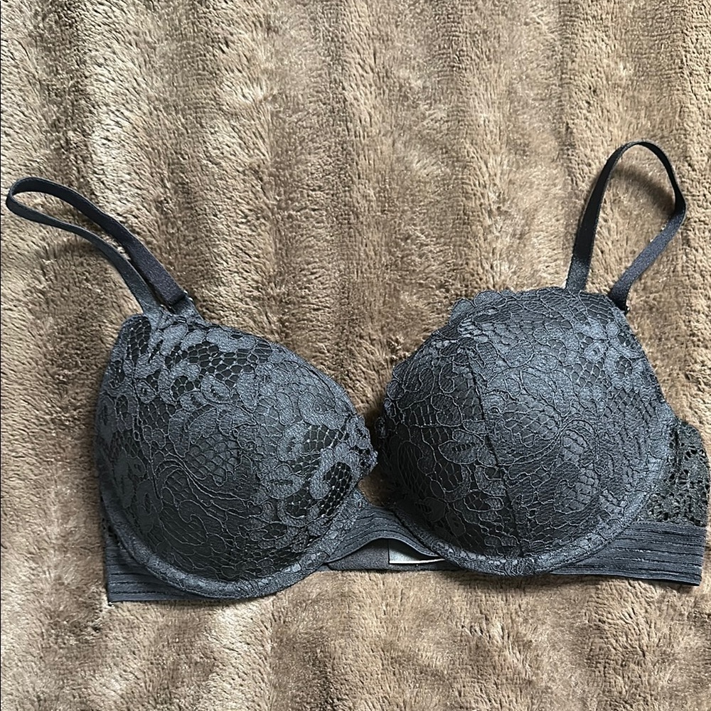 VICTORIAS SECRET Very Sexy Push Up Black Lace Sz 32C